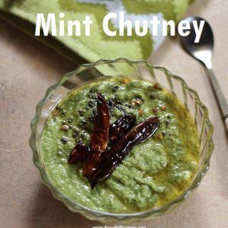 Mint Chutney / Pudina Chutney